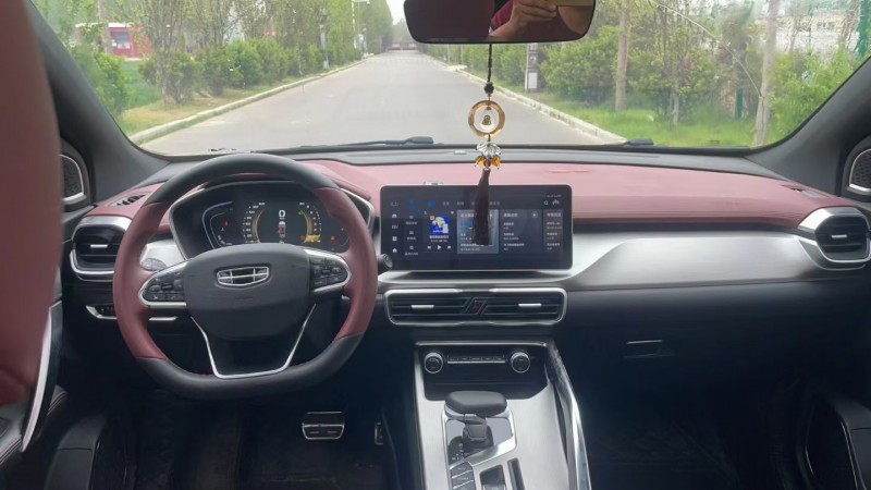 济宁22年吉利缤越5