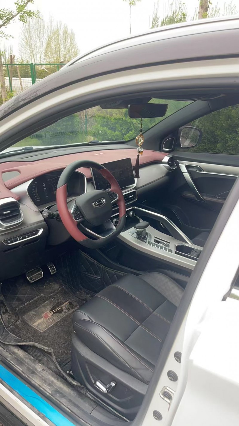 济宁22年吉利缤越6