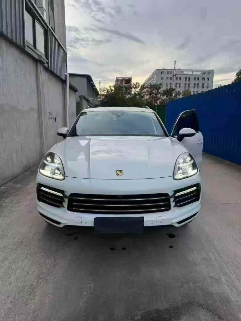 衢州19年保时捷卡宴1