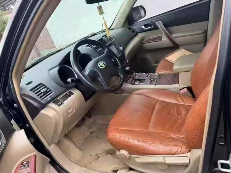 武汉14年丰田汉兰达3