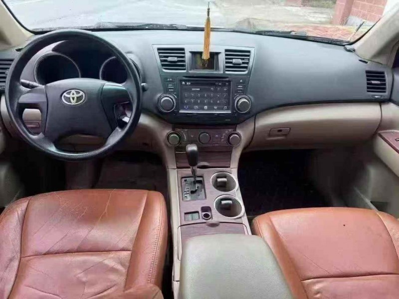 武汉14年丰田汉兰达7