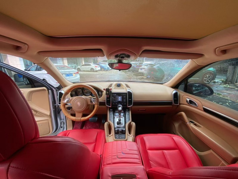 中山12年保时捷卡宴5