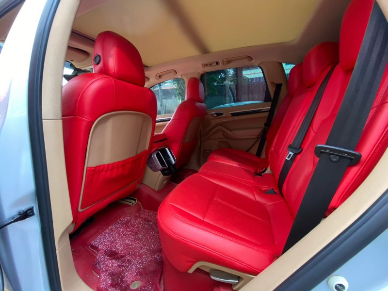 中山12年保时捷卡宴6