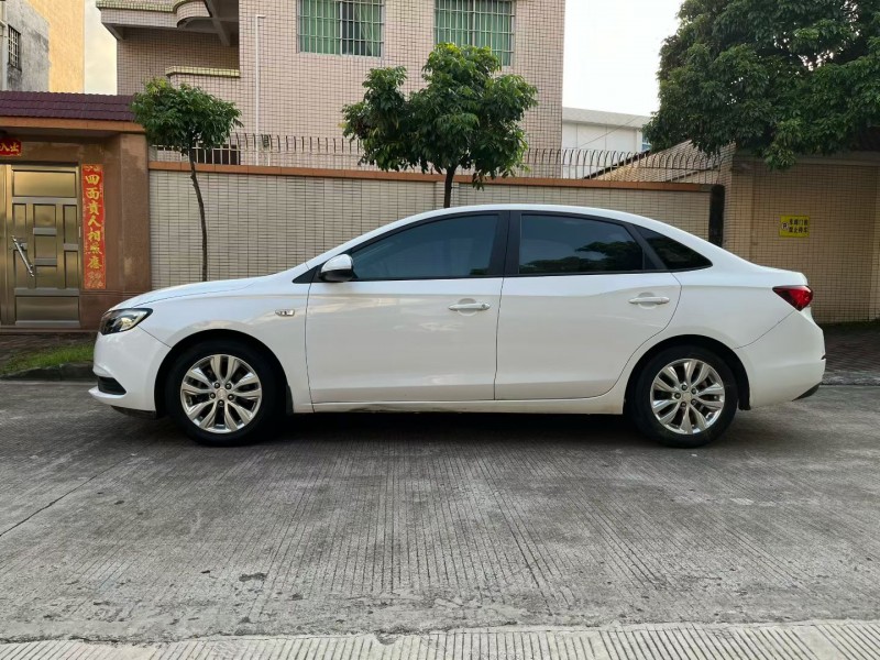 中山19年别克英朗3