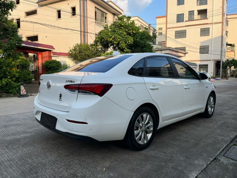 中山19年别克英朗7