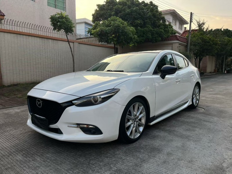 中山18年马自达昂克赛拉2