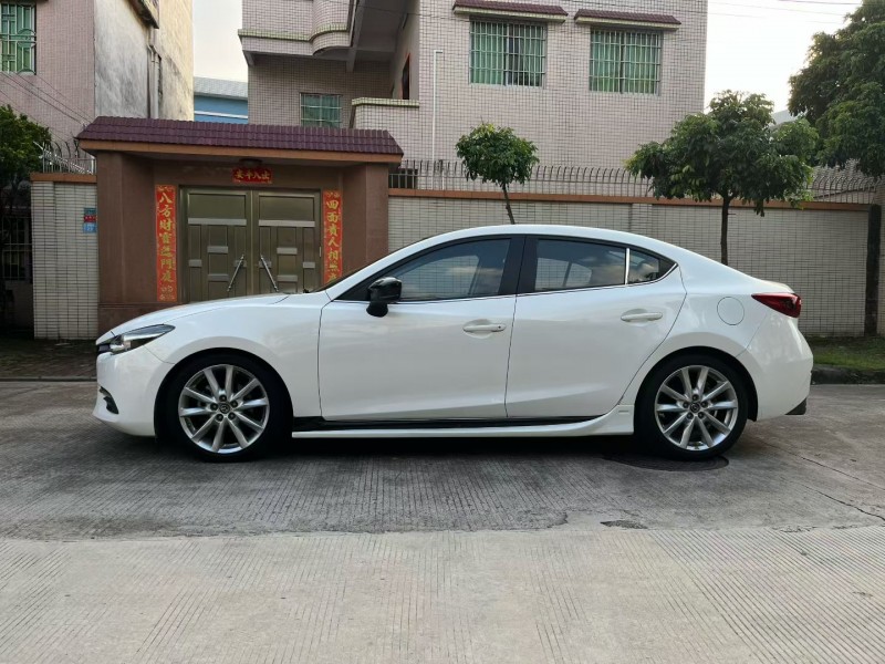 中山18年马自达昂克赛拉3
