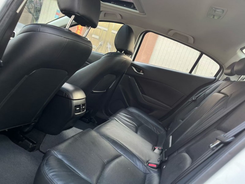 中山18年马自达昂克赛拉6