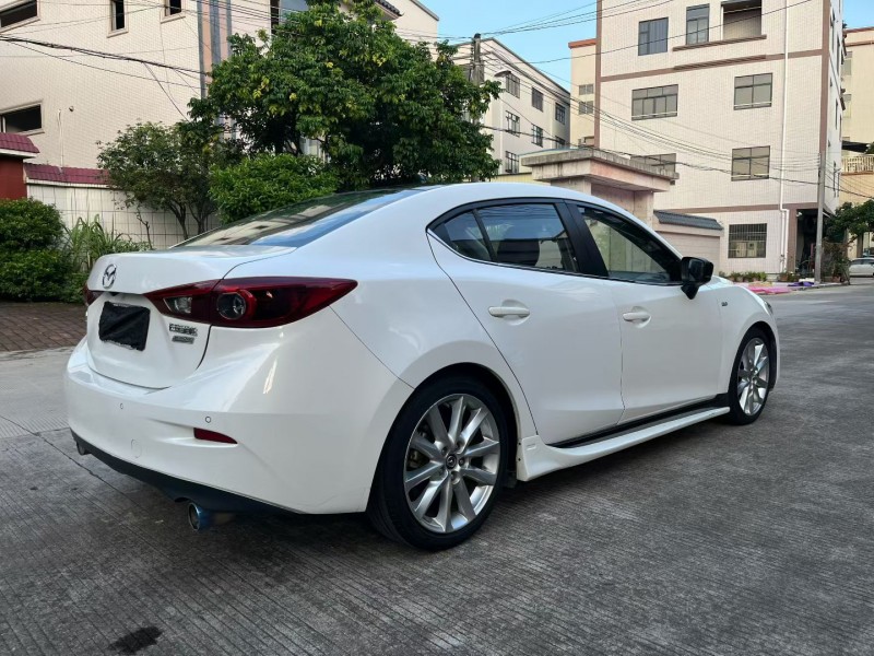 中山18年马自达昂克赛拉7