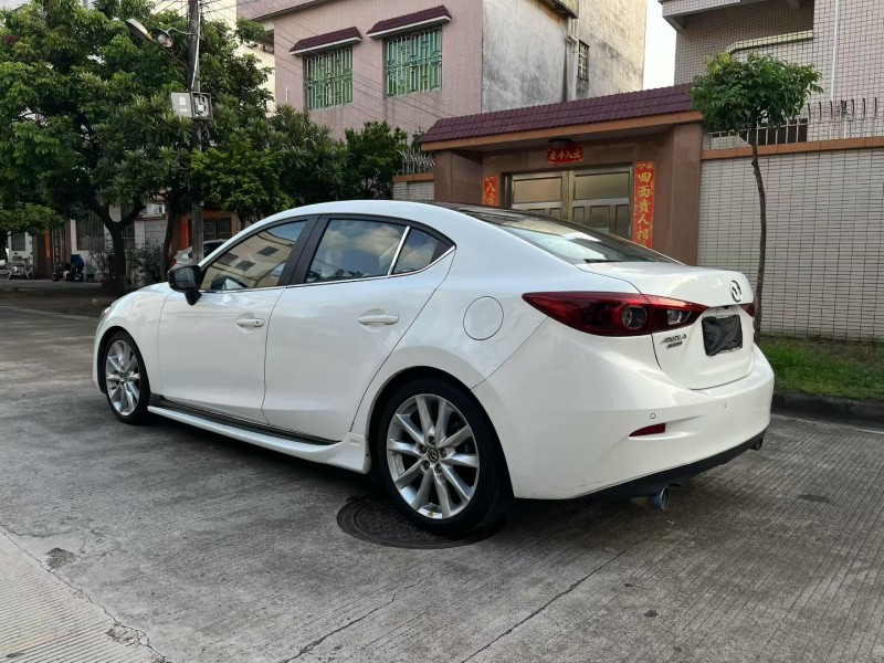中山18年马自达昂克赛拉8