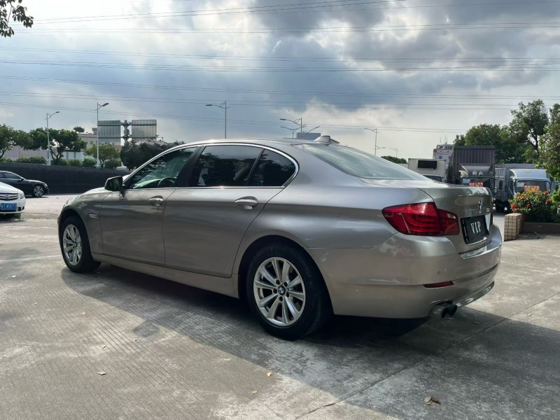 中山13年宝马5系8