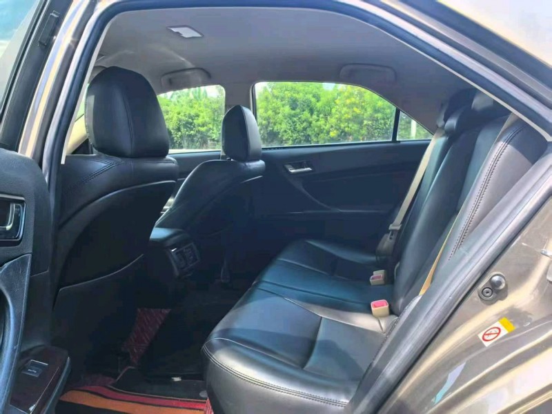 广州14年丰田锐志7