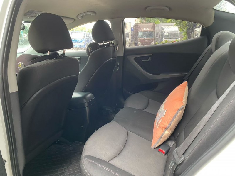 中山17年现代朗动6