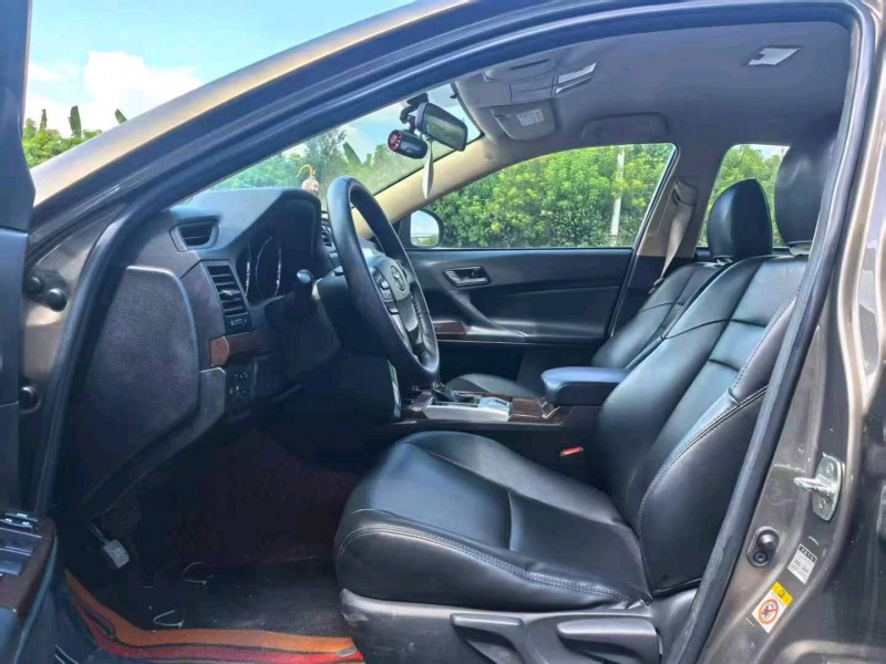 广州14年丰田锐志8