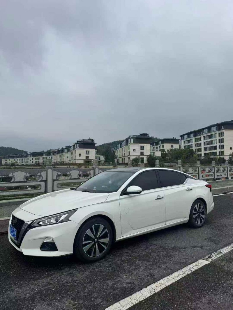 莱芜22年日产天籁3