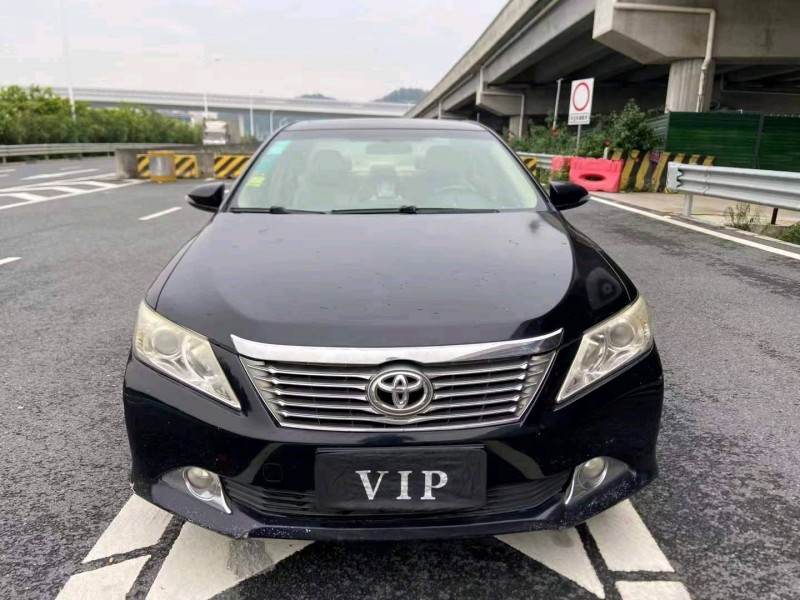 广州13年丰田凯美瑞1