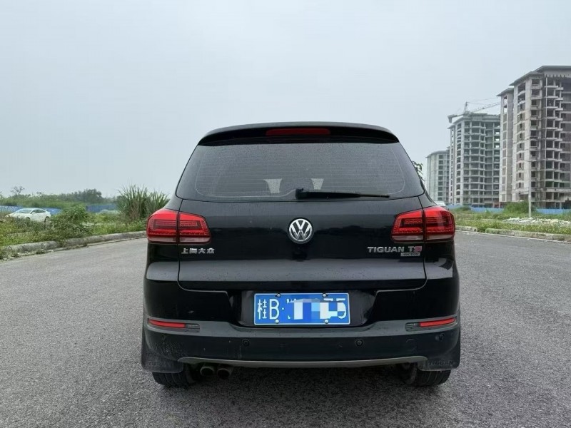 南宁14年大众途观5