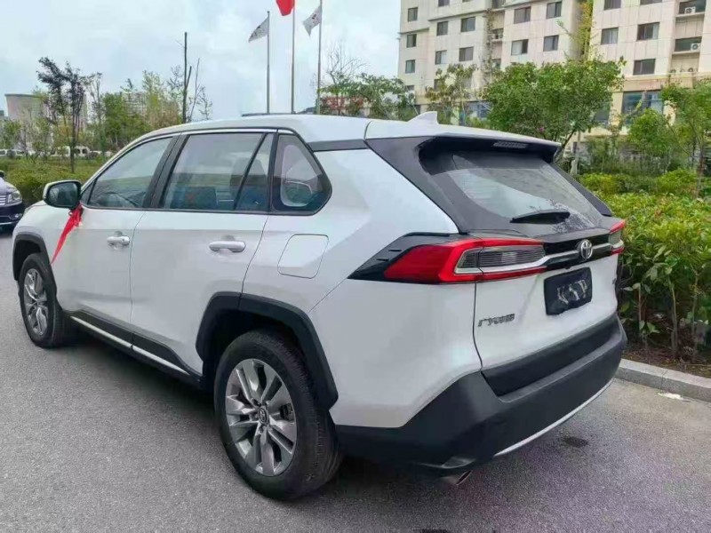 济宁21年丰田威兰达8