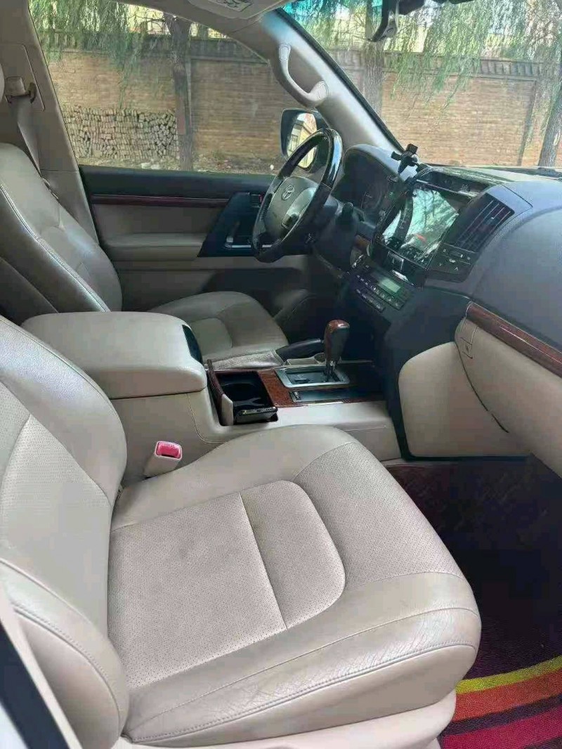 保定16年丰田兰德酷路泽8