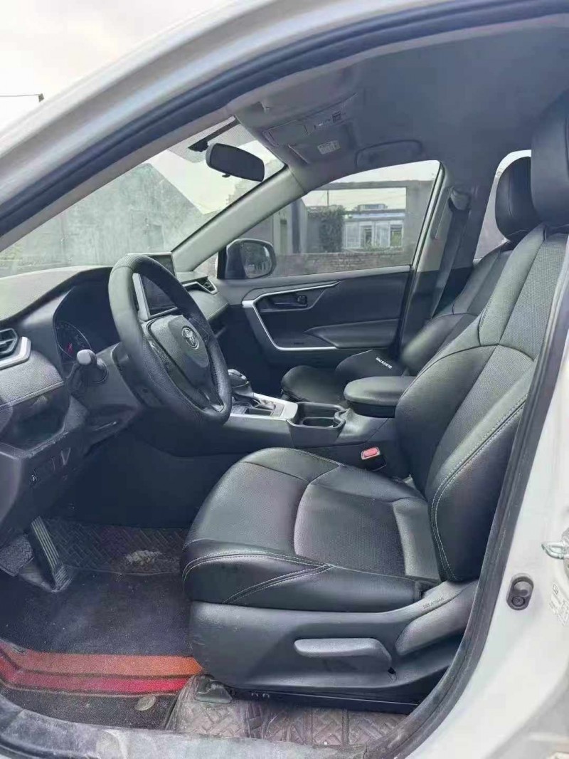 安阳22年丰田威兰达9