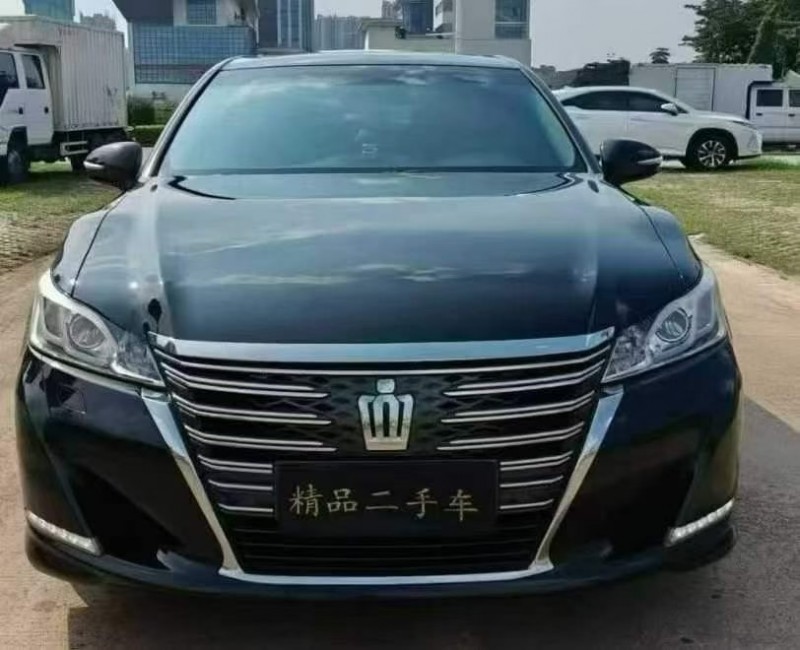 佛山17年丰田皇冠1