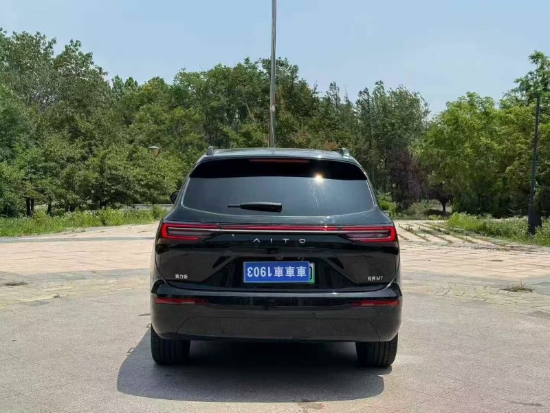 青岛25年华为智选问界7