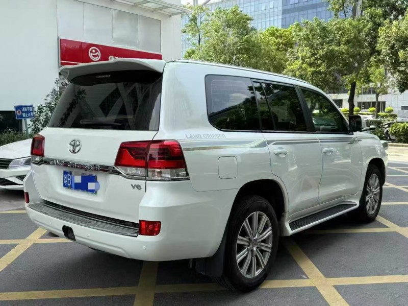 深圳18年丰田兰德酷路泽8