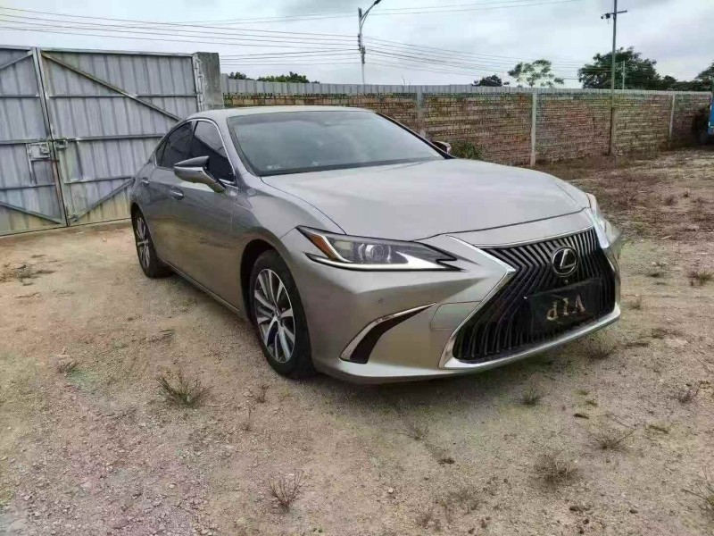 江门19年雷克萨斯ES3