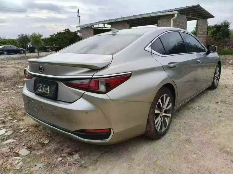 江门19年雷克萨斯ES4