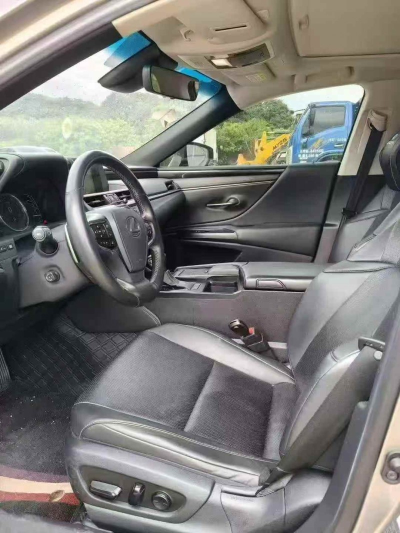 江门19年雷克萨斯ES5