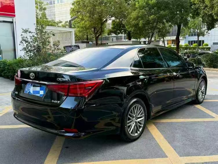 深圳17年丰田皇冠4