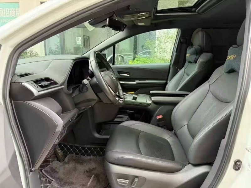 深圳22年丰田塞纳3