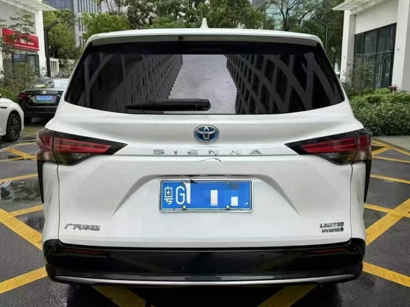 深圳22年丰田塞纳8