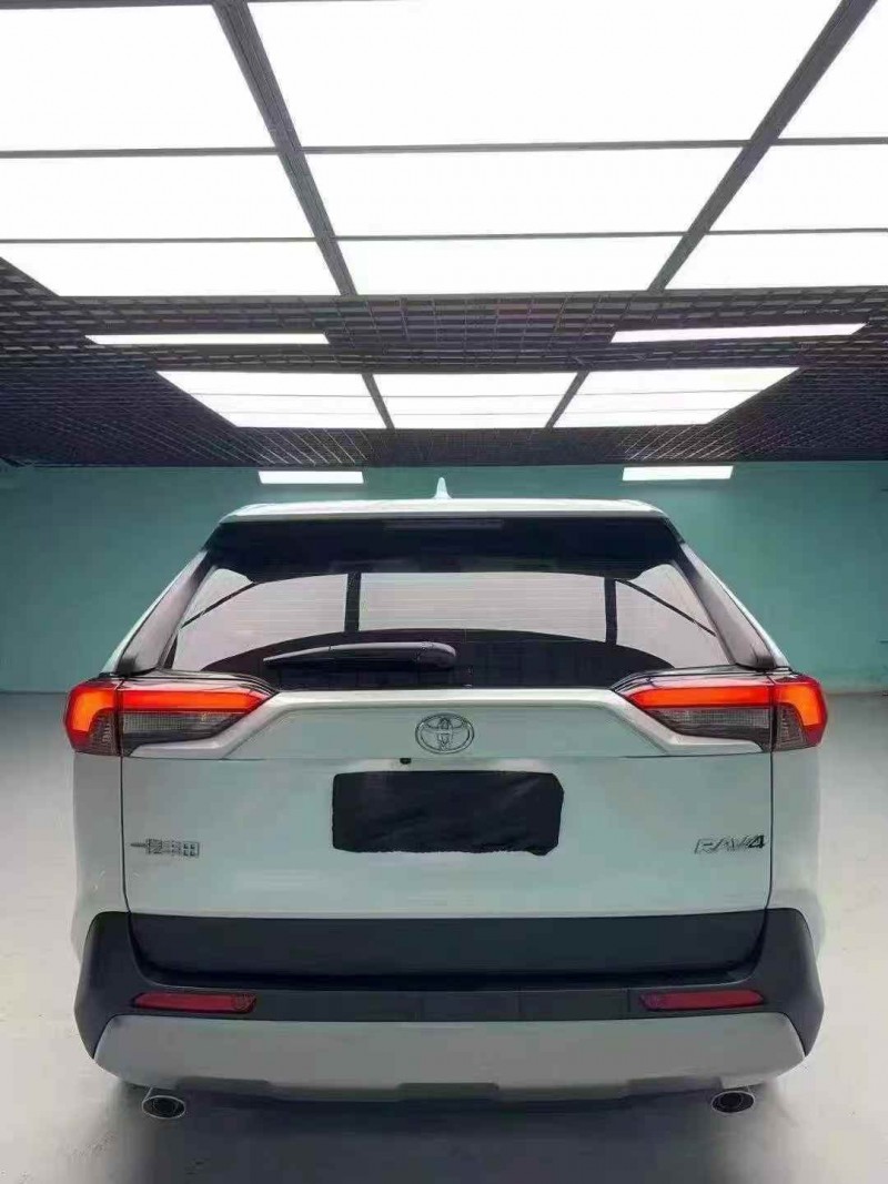 成都23年丰田RAV4荣放4