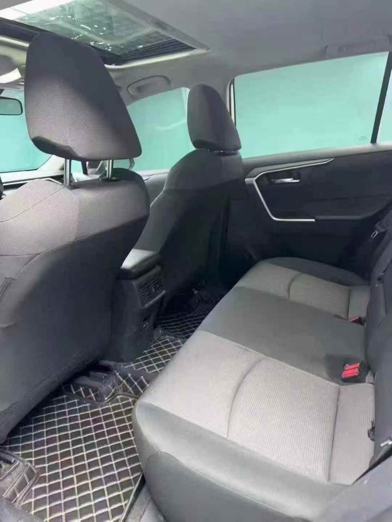 成都23年丰田RAV4荣放8
