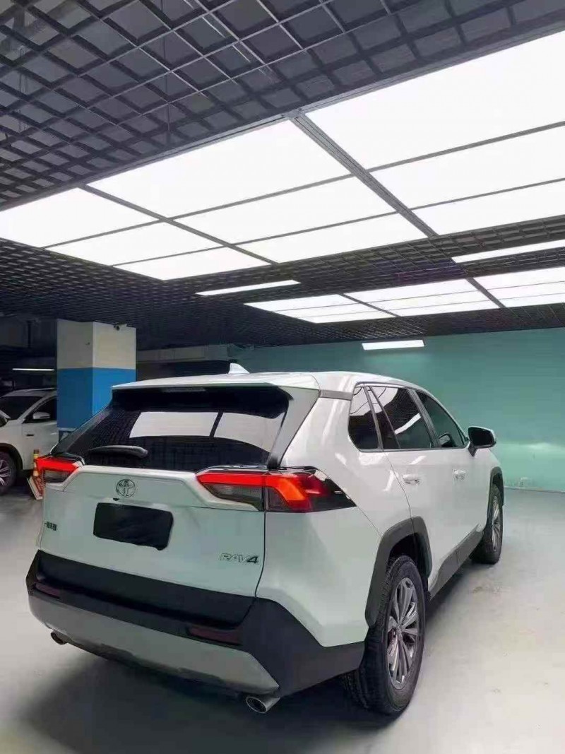 成都23年丰田RAV4荣放9