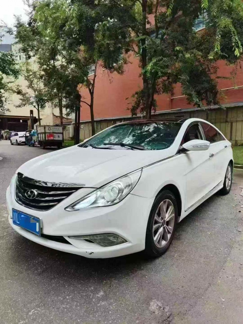 广元15年现代索纳塔2