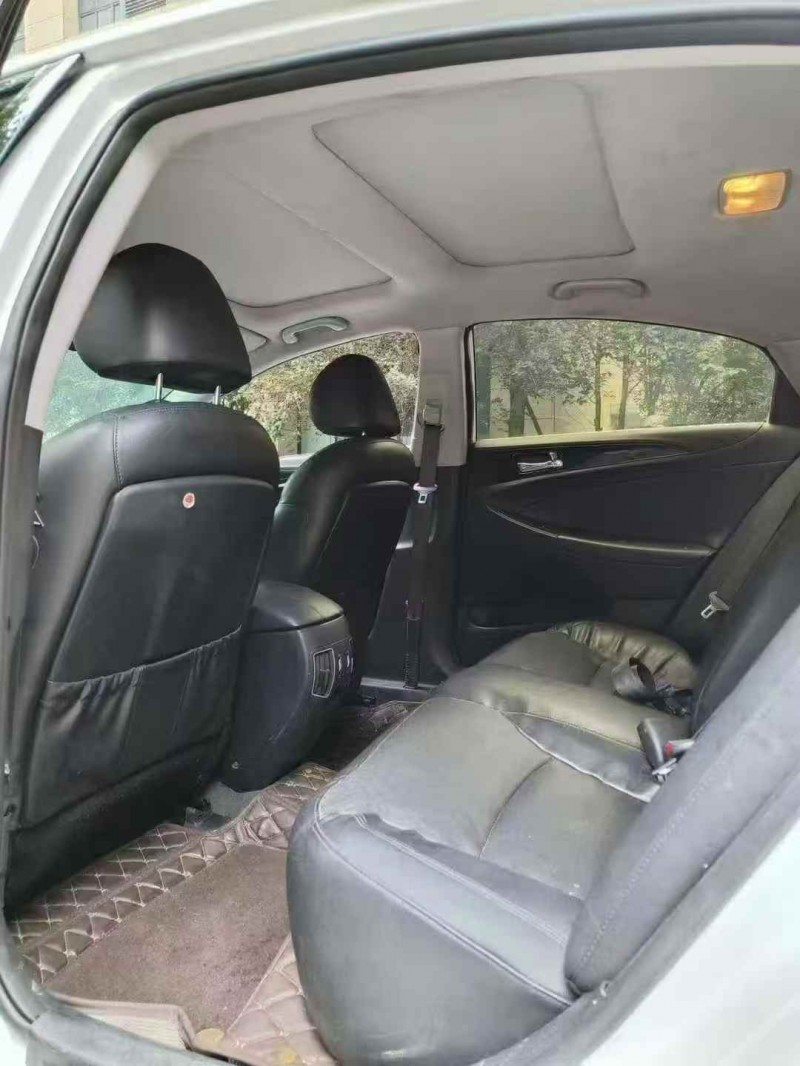 广元15年现代索纳塔5