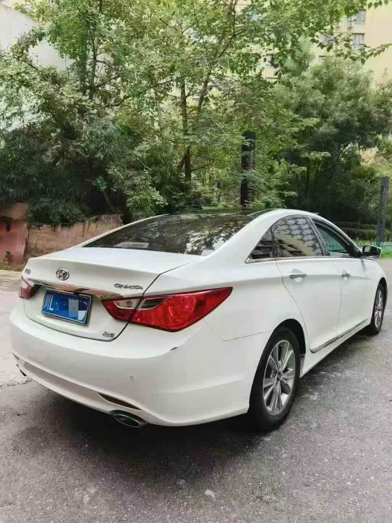 广元15年现代索纳塔8