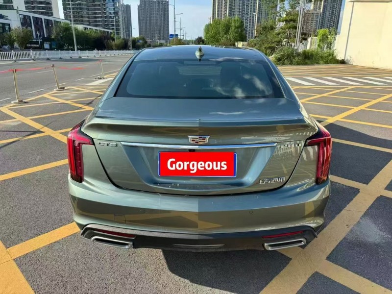 济宁22年凯迪拉克CT52