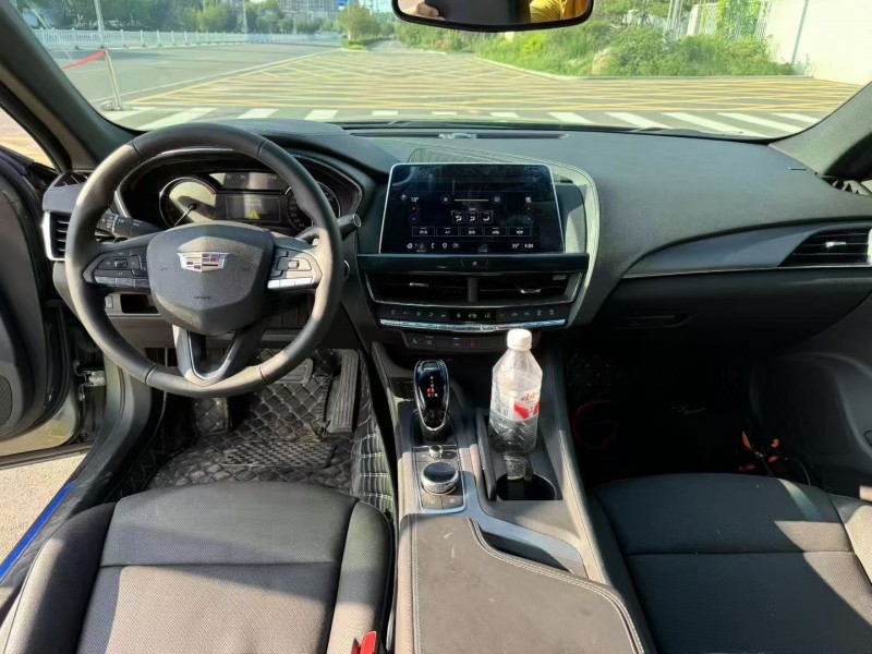 济宁22年凯迪拉克CT54