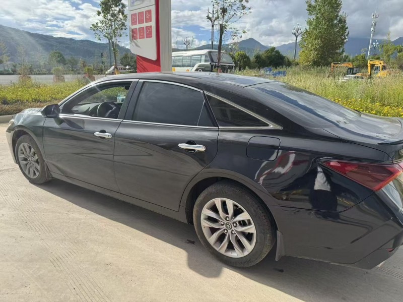 昆明22年丰田亚洲龙8