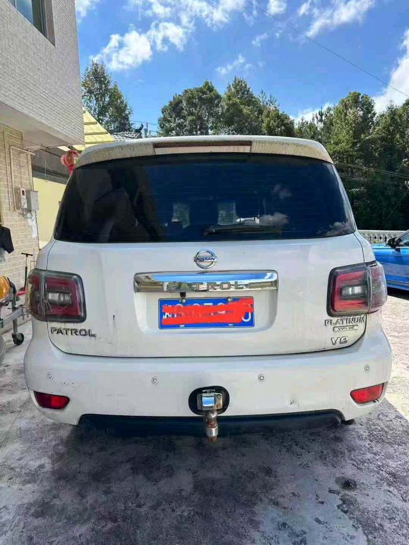 常德19年日产途乐8