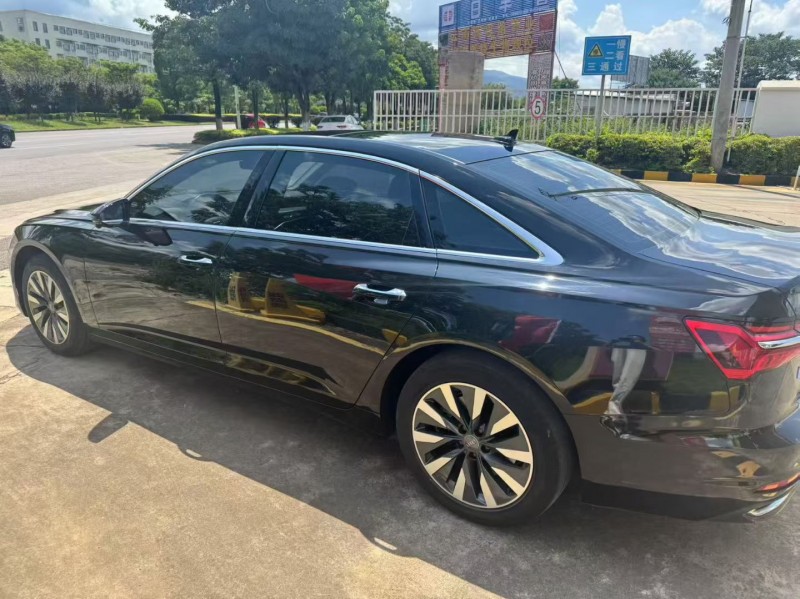 昆明21年奥迪A6L8