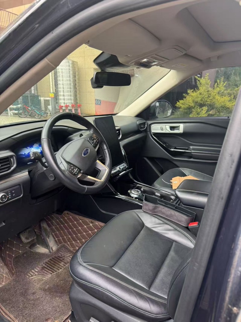 昆明20年福特探险者5