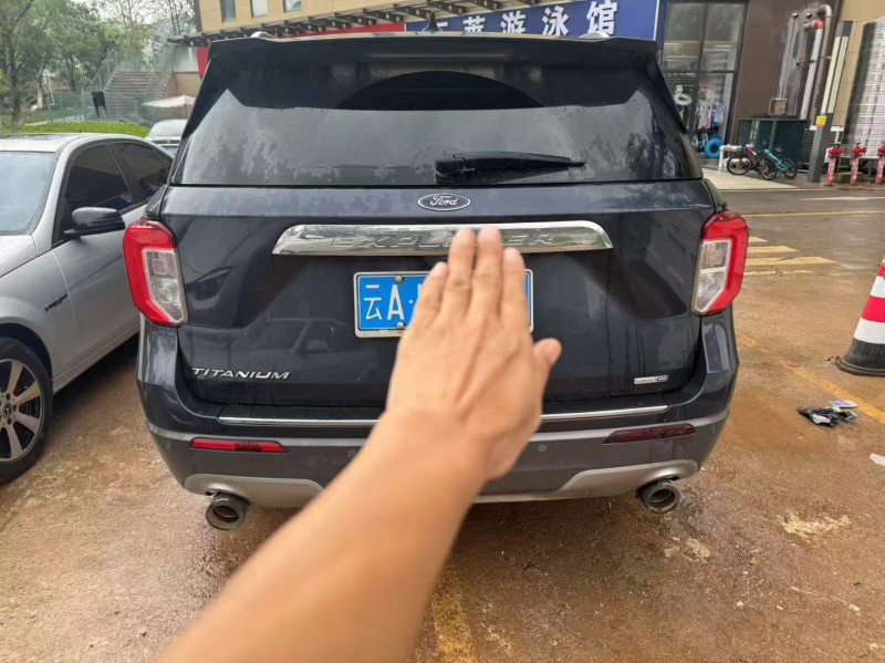 昆明20年福特探险者9