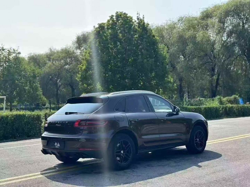 青岛16年保时捷Macan4