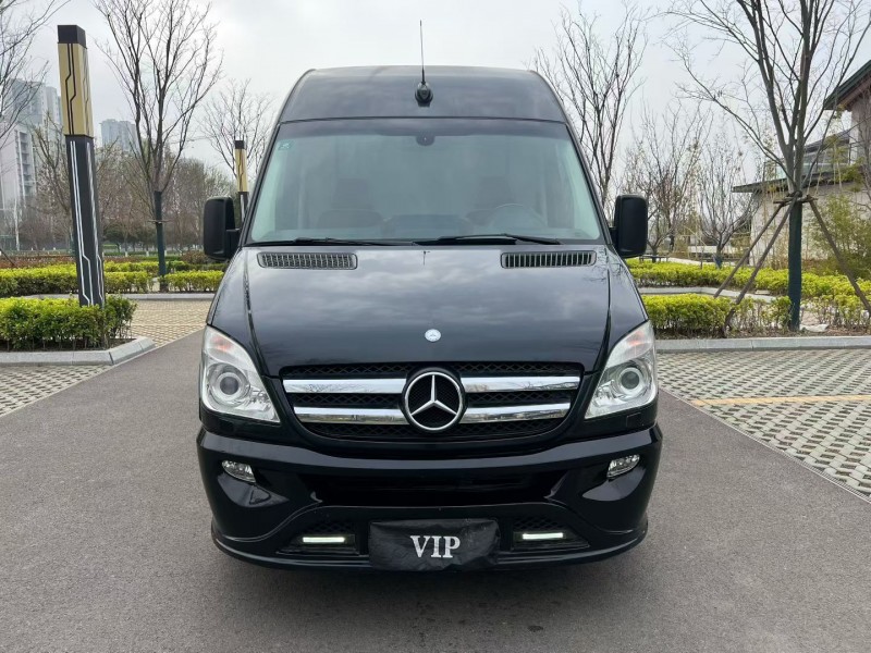 济宁14年奔驰斯宾特1