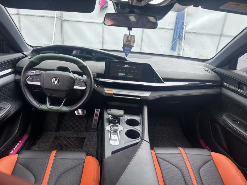 青岛25年长安汽车UNI5