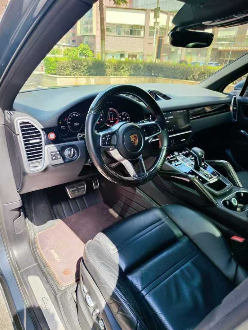 佛山18年保时捷卡宴7